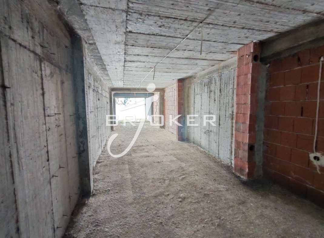 Гараж - Кърджали, област, с.Резбарци - 0